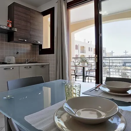 Domusfe Apartmanhotel *
